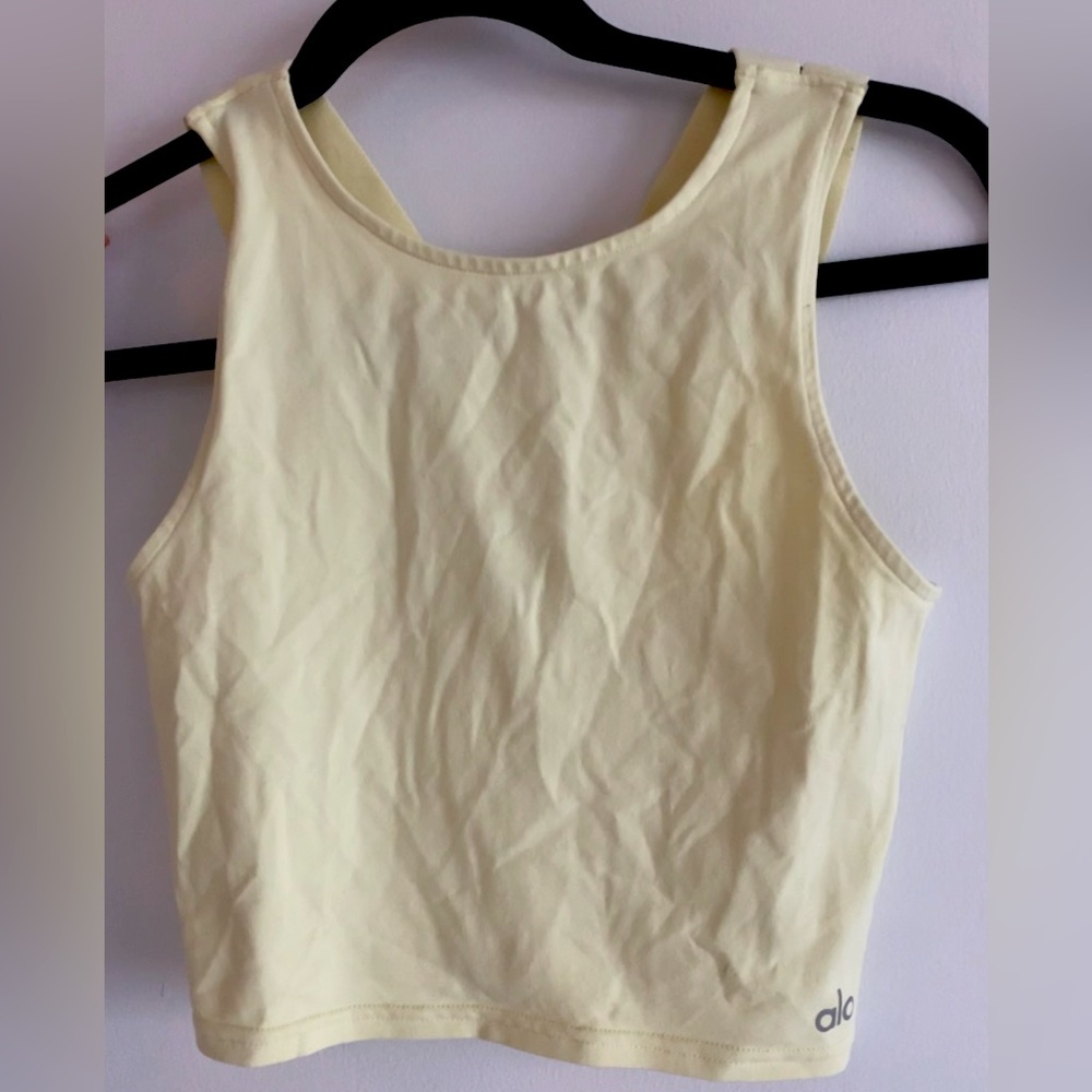ALO Yoga Pale yellow exercise crop top. Never worn. Size S